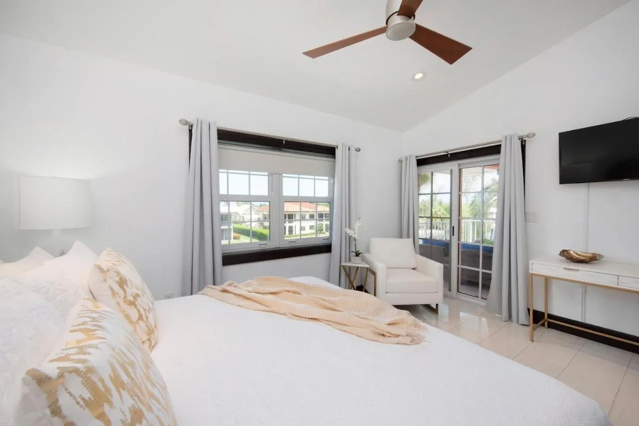 Britannia 7 Mile Beach Condo West Bay 펜션