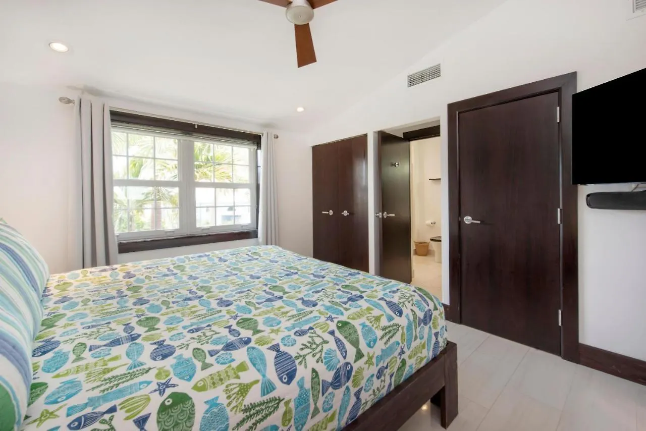Britannia 7 Mile Beach Condo West Bay 0*,
