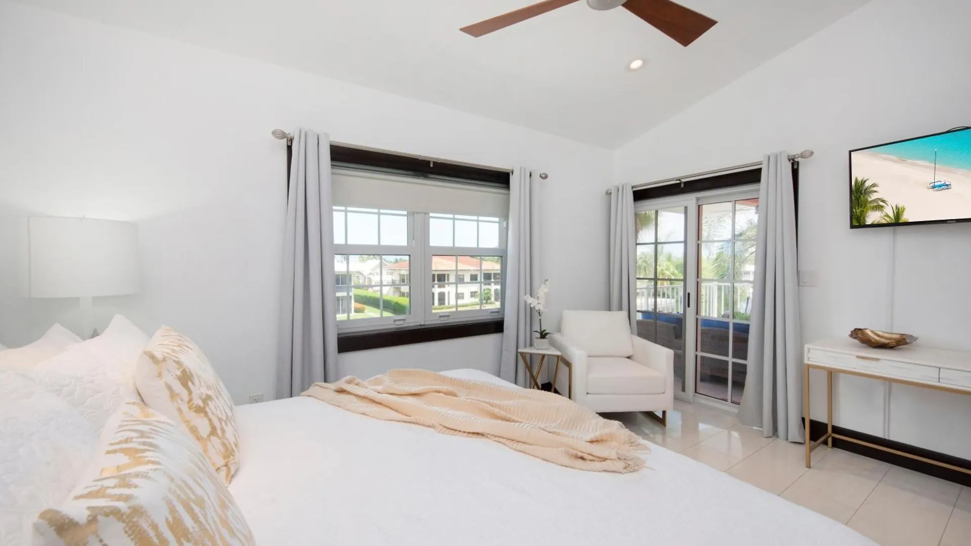 Britannia 7 Mile Beach Condo West Bay 케이맨 제도